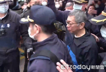 ▲▼柯文哲離開父親告別式現場。(圖/黃國霖攝)