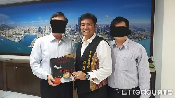 ▲▼高雄市那瑪夏區前區長吳牧群(中),收賄遭判刑定讞。(圖/翻攝當事人臉書)