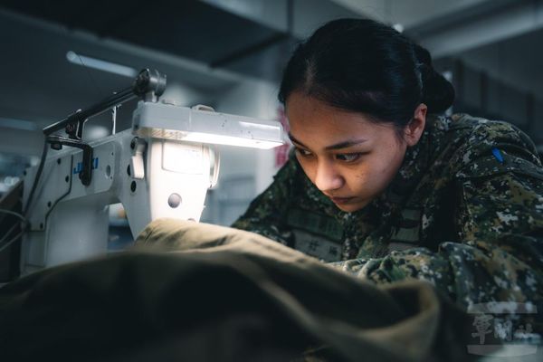 傘具整備高標準 林妤珊細心守護傘兵安全