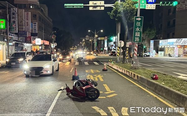 ▲雙方人車倒地身體多處受到擦挫傷。(圖/中壢警分局提供)