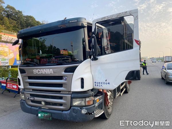 ▲曳引車違規被吊銷車牌,郭男挪用他車、網路買偽造車牌應急被查獲,吃上罰單還被法辦。(圖/記者楊永盛翻攝)