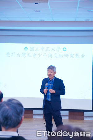 ▲▼ 台灣超高齡社會學術研究 戴浩一捐款千萬設立研究基金 。(圖/中正大學提供)