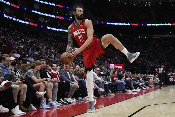 ▲▼太陽中鋒普朗李、火箭「水行俠」亞當斯。(圖/達志影像/美聯社)