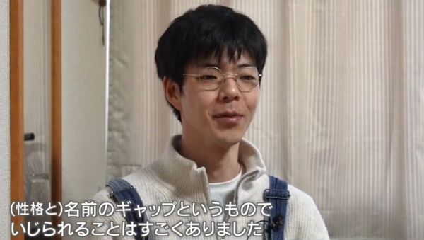 寺內因名字被母親取名Happy,從小被嘲笑,就連求職時都受挫。(翻攝X@livedoornews)