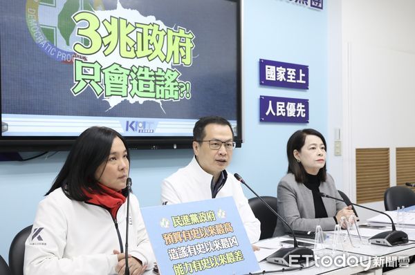 ▲▼國民黨團 召開 3兆政府 只會造謠 記者會 羅智強 陳玉珍 許宇甄 。(圖/記者屠惠剛攝)