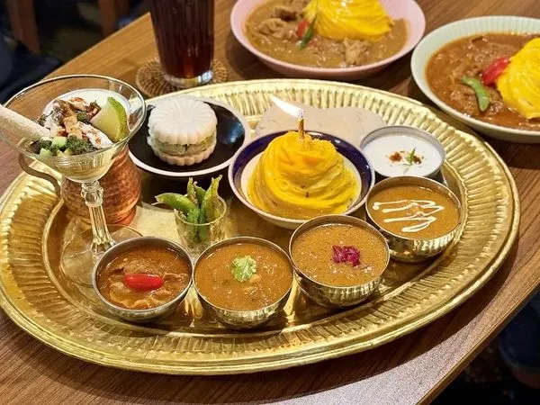 ▲▼台南咖哩飯【咖哩鬥陣】中西區美食,超豪華金光閃閃盤一次可以吃到4種不同風味的咖哩。台南老屋餐廳|台南早午餐|台南中西區美食。(圖/部落客愛比妞の美食旅遊地圖授權提供)