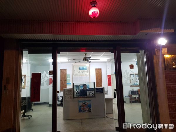 ▲台東成功分局忠孝派出所員警助失聯少年平安返家。(圖/記者楊漢聲翻攝)