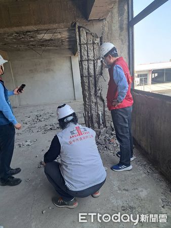 ▲▼清水48年海砂屋大樓午夜崩塌,市府表示,住戶早已知情,朝3方向評估。(圖/民眾提供,下同)