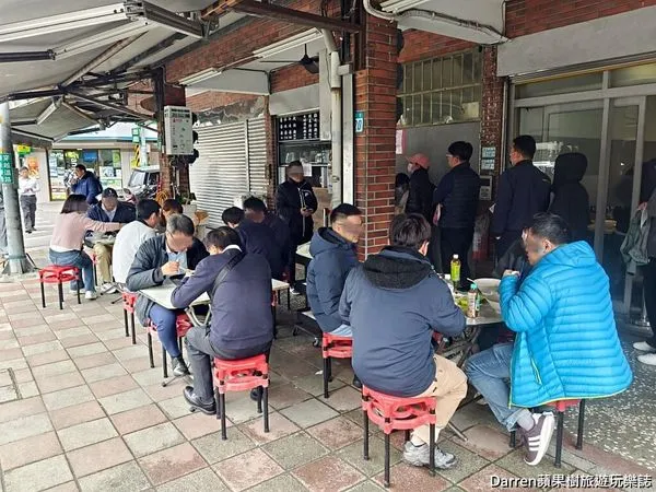 ▲▼老占元拉麵大王》林口美食鄉民推爆好吃林口牛肉麵常常排隊必吃林口美食餐廳。(圖/部落客Darren授權提供)