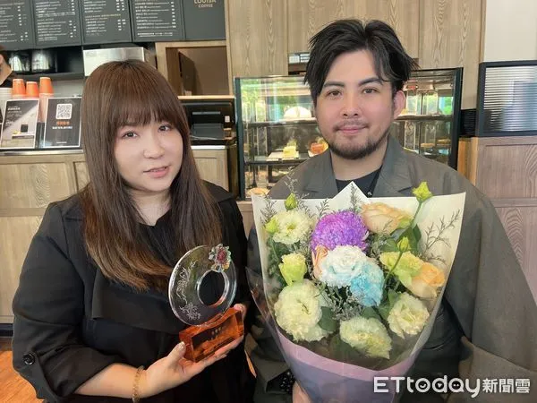 知名命理師阿谷老師和老婆參與岳母捐贈大體追思活動。(圖/記者趙于婷攝)