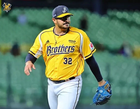 ▲▼ 羅戈、許基宏、陳俊秀 。(圖/中信兄弟提供)