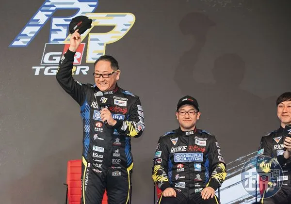 豐田海外首家性能跑車示範據點GR Garage落腳台灣,會長豐田章男父子親自來台力挺和泰車。