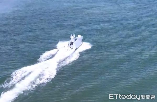 ▲▼台船軍用無人船「奮進魔鬼魚號」,可以發射魚雷主打不對稱作戰。(圖/台船提供)