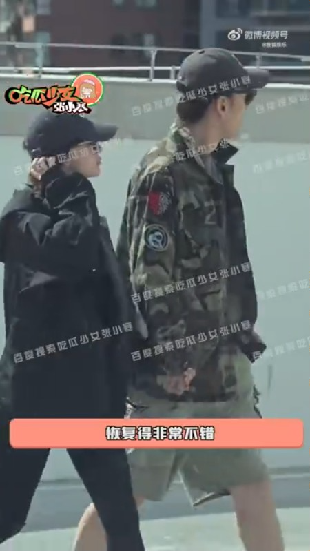 ▲▼吳謹言產後一家三口出院。(圖/翻攝自微博)