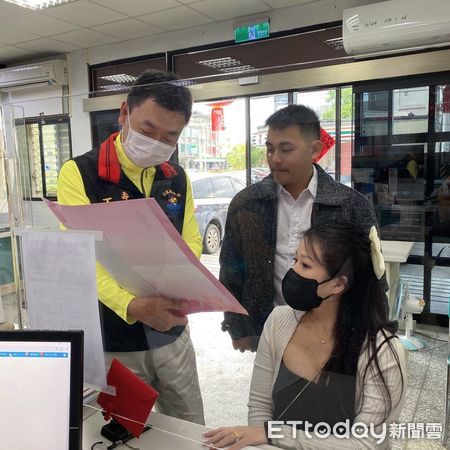 ▲▼花蓮縣壽豐鄉戶政事務所特別推出「山盟海誓證書」,為新人打造獨一無二的愛情見證。 (圖/花蓮縣政府提供,下同)