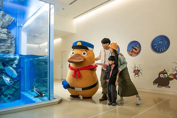 ▲Xpark與知名兒童科學普及推廣IP《達克比辦案》攜手,把水族館變身海洋偵探基地。(圖/Xpark提供)
