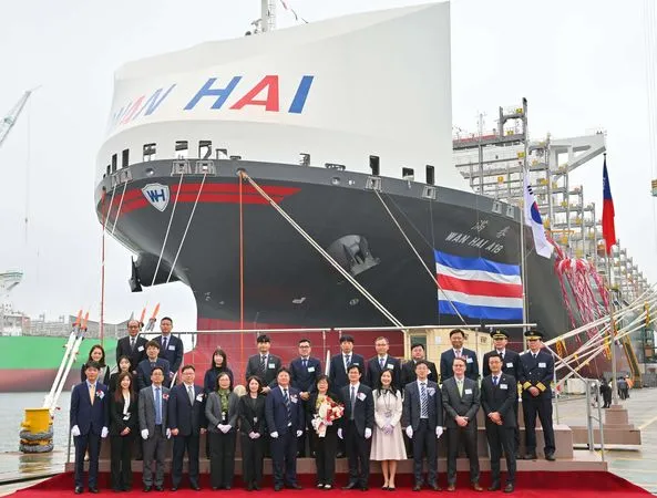 ▲新船命名典禮貴賓大合照。(圖/萬海提供)