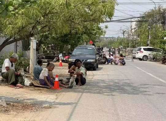 ▲▼成都女子在緬甸曼德勒親歷地震。(圖/翻攝自封面新聞)
