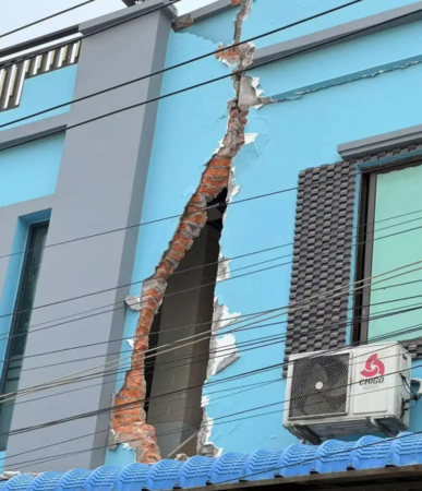 ▲▼成都女子在緬甸曼德勒親歷地震。(圖/翻攝自封面新聞)