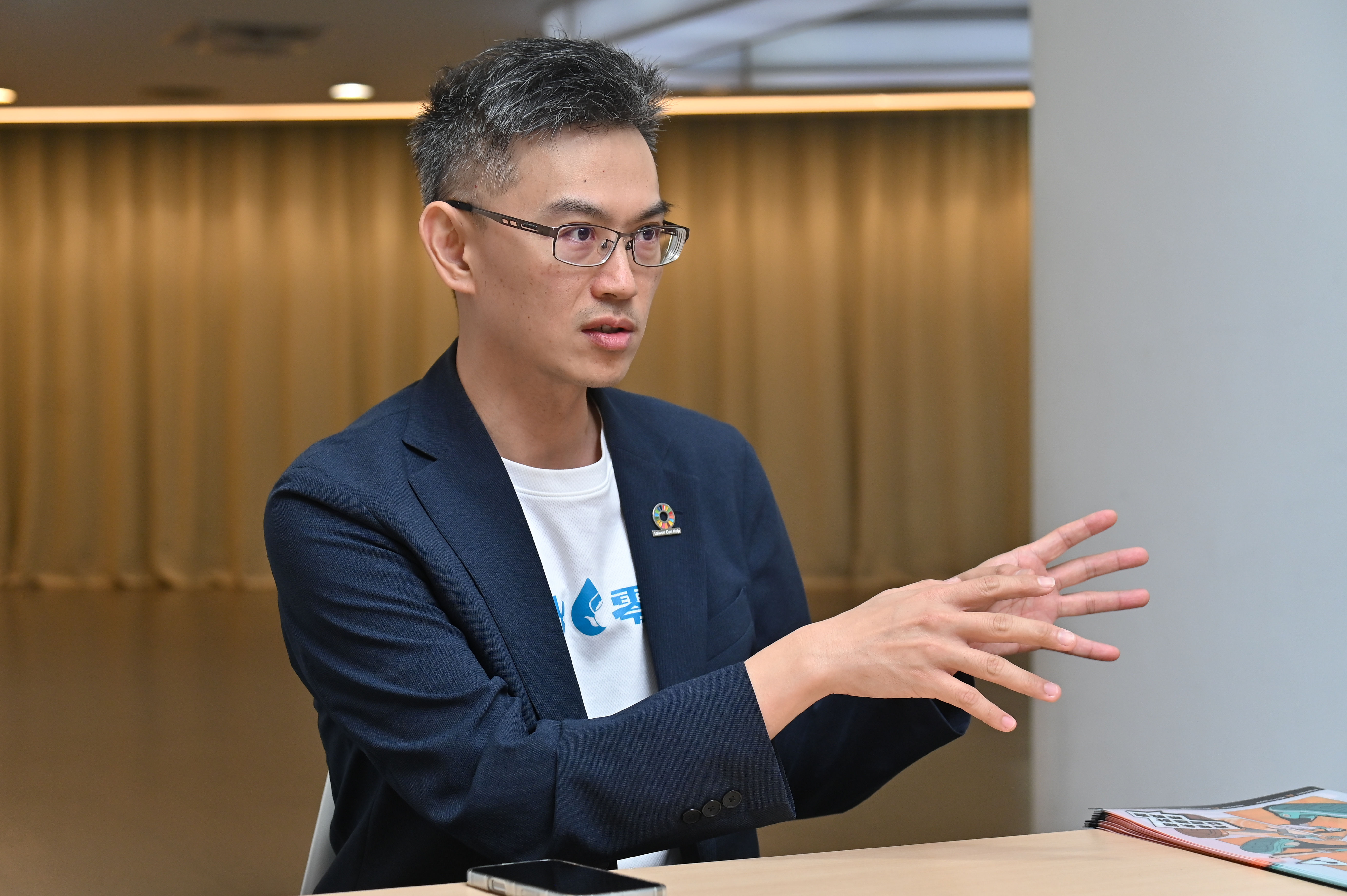 ▲▼2025 Social Designer青年永續社會設計挑戰賽開幕儀式,「原點社會企業(奉茶行動App)」創辦人黃暐程。(圖/記者李毓康攝)