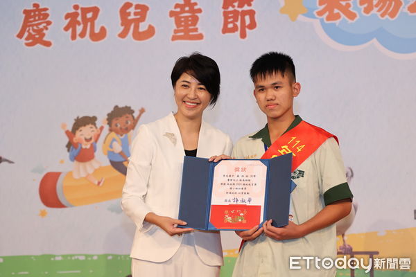 ▲南投縣舉辦兒童節模範兒童表揚大會,155位兒童獲獎。(圖/南投縣政府提供)