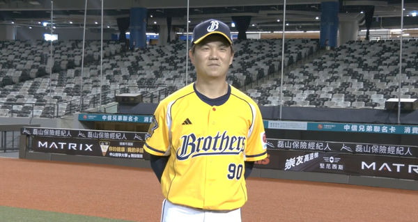 ▲中信人氣啦啦隊女神邊荷律(左)、短今。(圖/Foodpanda)