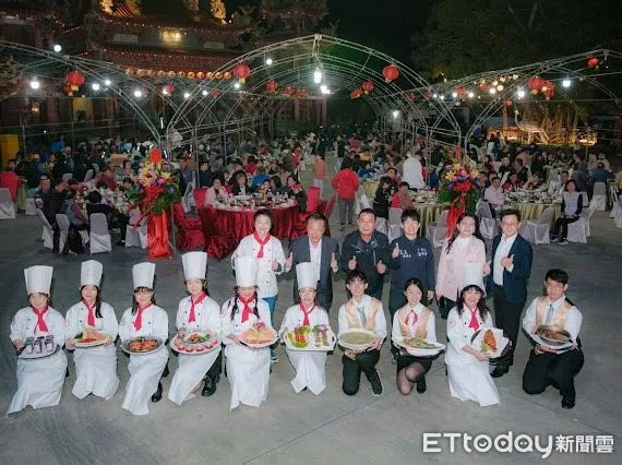 ▲▼ 與神明一起吃辦桌,玩復古!水上首次鄉宴「台味の復古趴」秒殺熱烈迴響。 。(圖/記者翁伊森翻攝)