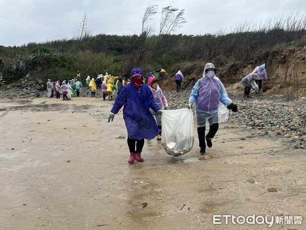 ▲▼金門淨灘。(圖/記者林名揚翻攝)