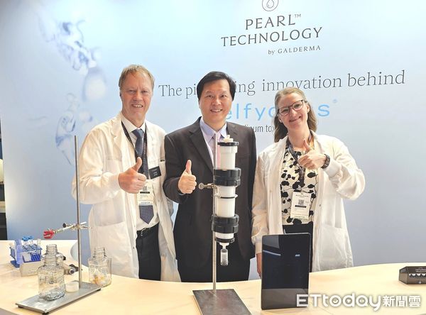 ▲藝群醫學美容集團董事長王正坤醫師受邀出席2025AMWC世界美容醫學大會,帶回醫學美容最新科技資訊與膠原蛋白增生劑的製藥原理。(圖/記者林東良翻攝,下同)