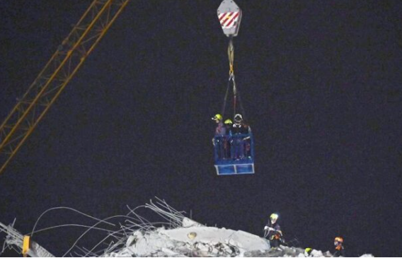 ▲▼曼谷倒塌大樓「發現6受困者」僅1人還在動。(圖/翻攝自khaosod)