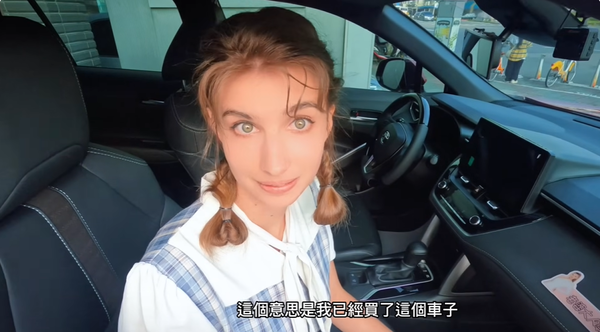 ▲▼祖雄偷買車送老婆!佳娜開車門「驚見本人照片」傻眼。(圖/翻攝自YouTube/佳娜祖雄“蒳家人” TT FAMILY)