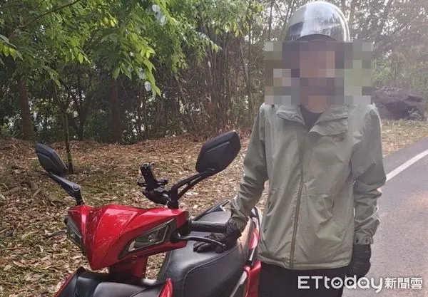 ▲▼魏姓男子從台南租賃機車,騎行至南橫公路埡口欣賞雲海,不料在返回途中,機車突然汽油耗盡而熄火拋錨,受困於高山之中,所幸警方及時救援。(圖/記者吳世龍翻攝)