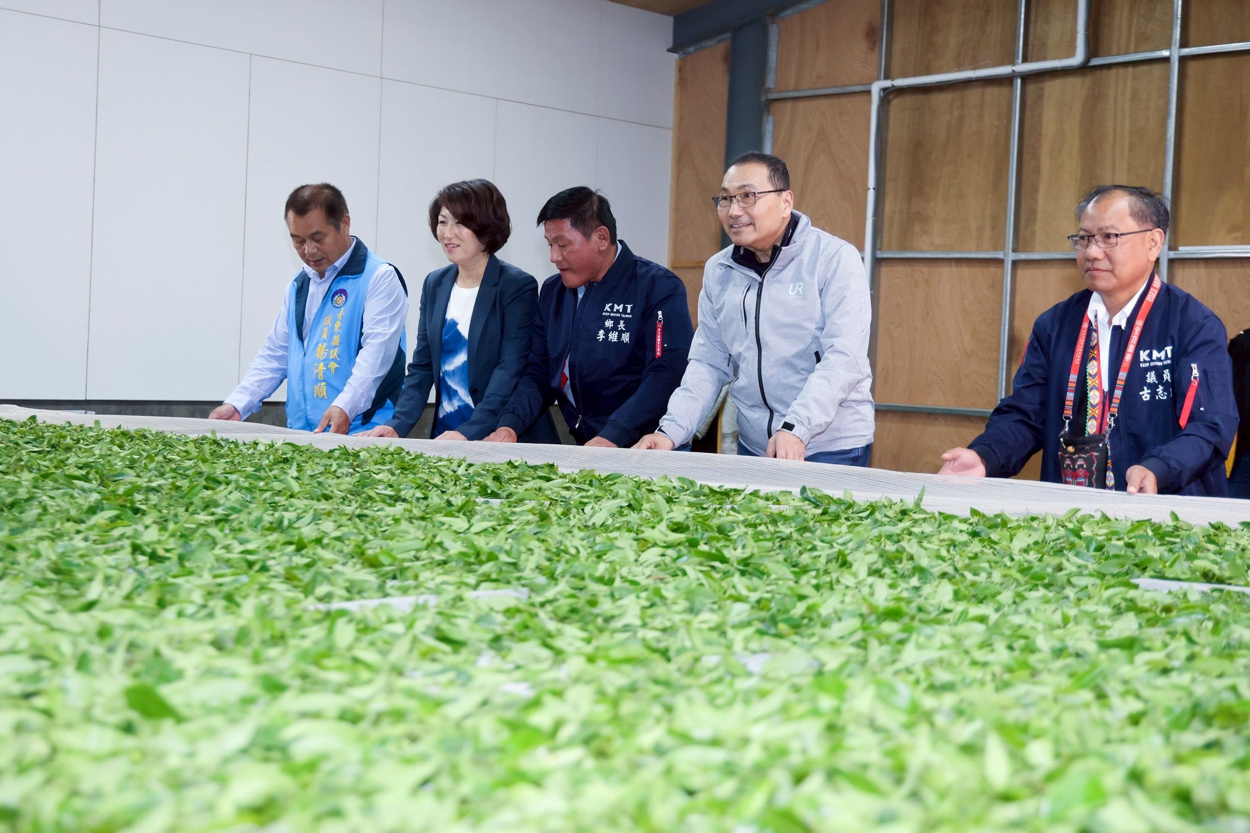 ▲侯友宜率團與臺東縣府交流 推廣茶產業發展與永續綠能。(圖/新北市新聞局提供)