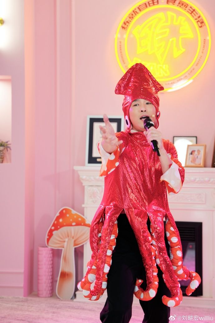 ▲▼劉畊宏直播遭強制中斷! 「穿著誘惑」10萬人看黑畫面…曬照喊冤。(圖/翻攝自微博/劉畊宏)