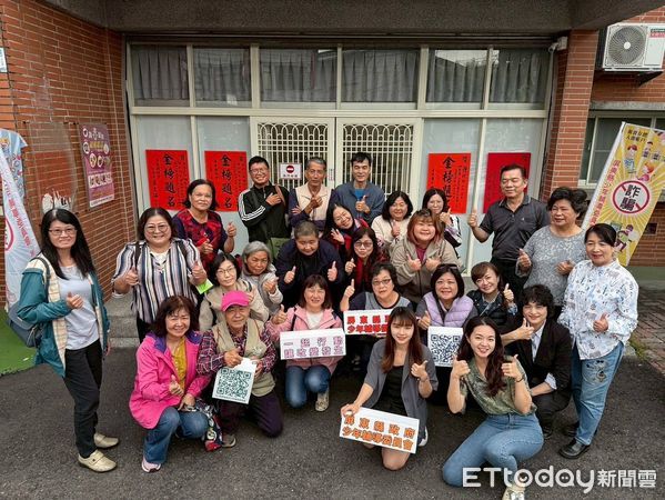 ▲陳妤瑄取得高等考試社會工作師執照。 。(圖/屏東縣政府少年輔導委員會提供)