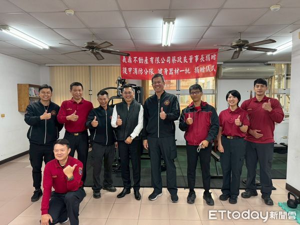 ▲台南市消防局第七大隊後甲分隊於2日上午10時,於後甲分隊辦理義鼎不動產有限公司捐贈健身器材1批儀式,由消防局第七大隊大隊長石家源代表接受。(圖/記者林東良翻攝,下同)