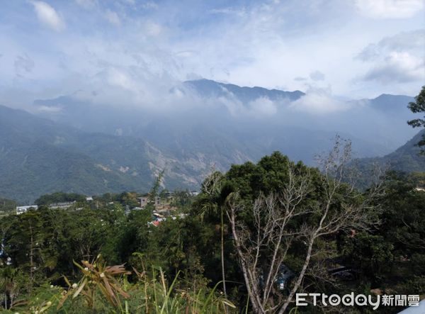 ▲里港警分局加強清明鋪假台24線交通疏導作為 。(圖/記者陳崑福翻攝)