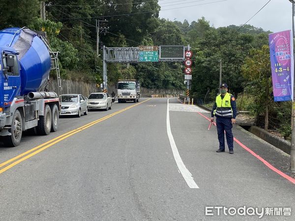 ▲里港警分局加強清明鋪假台24線交通疏導作為 。(圖/記者陳崑福翻攝)