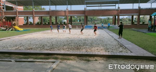 ▲▼ 校園就是兒童樂園 。(圖/周濟仁提供)