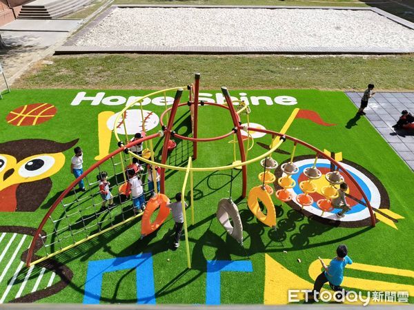 ▲▼ 校園就是兒童樂園 。(圖/周濟仁提供)