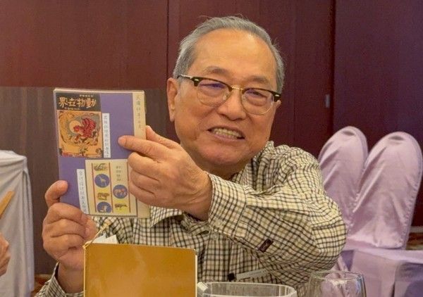 ▲許義宗教授談大園首家兒童讀物出版社