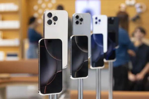 ▲▼ 川普關稅重擊,蘋果iPhone 16系列恐漲價。(圖/達志影像/newscom)