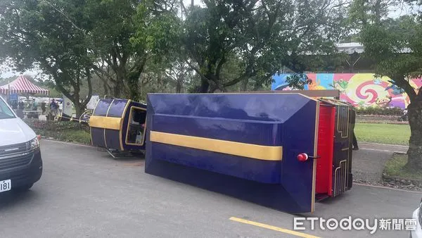 ▲▼ 宜蘭綠博遊園小火車翻覆 。(圖/民眾提供)