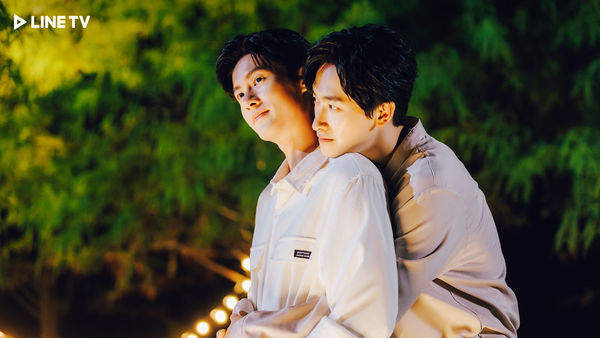 ▲《獨佔接班人》毛祁生(右)、張家陞關係大躍進、徐瑋澤(左)和朴靖恆互相潑水。(圖/LINE TV提供)