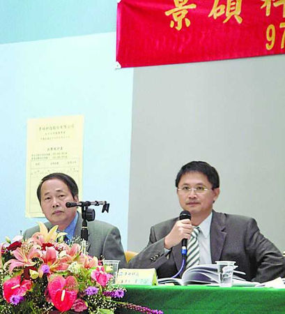 童子賢(右)和郭明棟(左)第一次聯手時創立晶碩,現在要進軍年產值達24兆新台幣的全球美妝與保養品市場。(圖/翻攝自報系資料照)