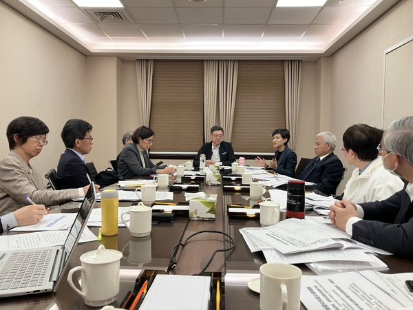 ▲▼因應川普關稅重拳,卓榮泰5日聽取金融措施報告,力求穩健國內股匯市場。(圖/行政院提供)