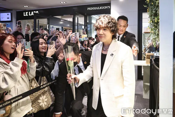 ▲李洪基出席髮品代言活動,粉絲擠爆南西誠品。(圖/記者林敬旻攝)