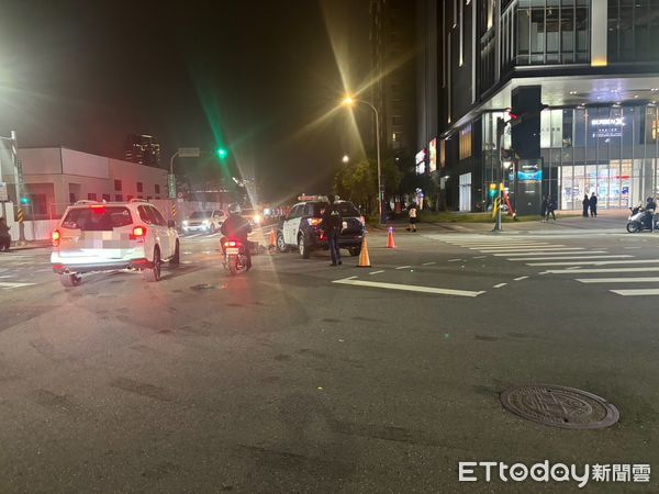 ▲警車任務途中遭擊落!台中女「視線被左轉車擋到」不確定警笛聲在哪。(圖/記者許權毅翻攝)