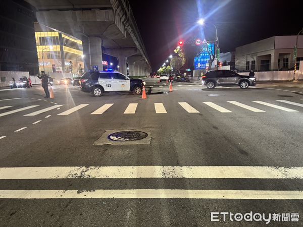 ▲警車任務途中遭擊落!台中女「視線被左轉車擋到」不確定警笛聲在哪。(圖/記者許權毅翻攝)