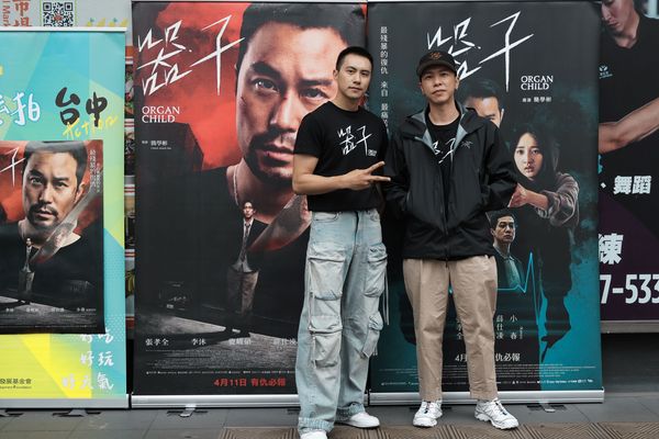 ▲小春、潘君侖到台中參與《器子》活動。(圖/華映娛樂提供)